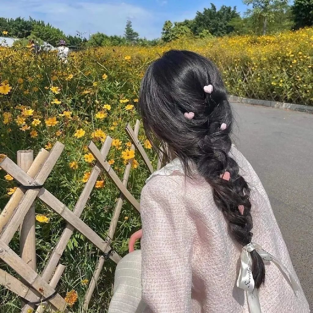 蓝天花朵